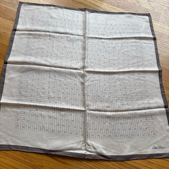 Bundle of Bill Blass Silk Scarves Set - Picture 6 of 11